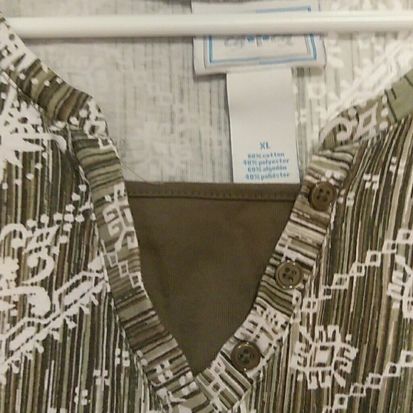 Woman's blouse - Picture 2 of 4